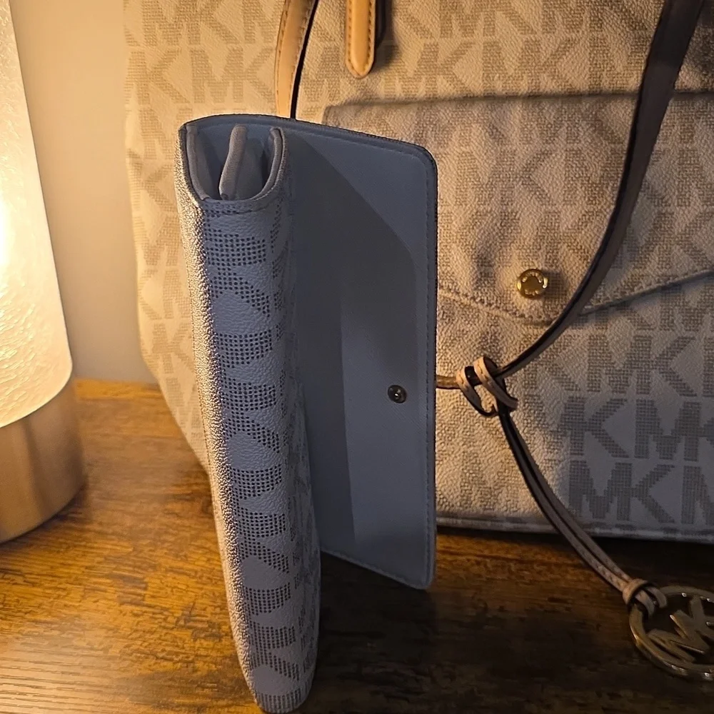 Michael Kors Tote and Wallet Set 2pc Like New!!